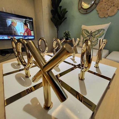 Muggle Stay Guest House - Bonifacio Global City Taguig マニラ市 エクステリア 写真
