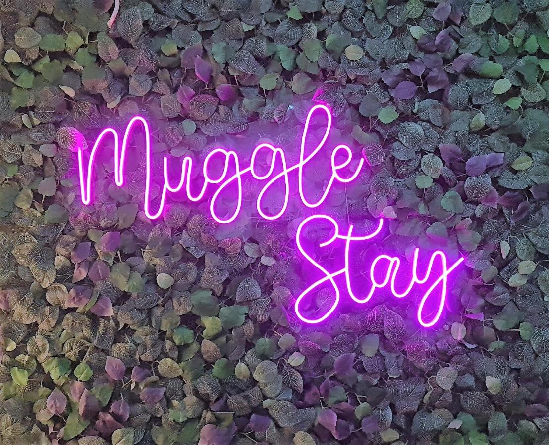 Muggle Stay Guest House - Bonifacio Global City Taguig マニラ市 エクステリア 写真